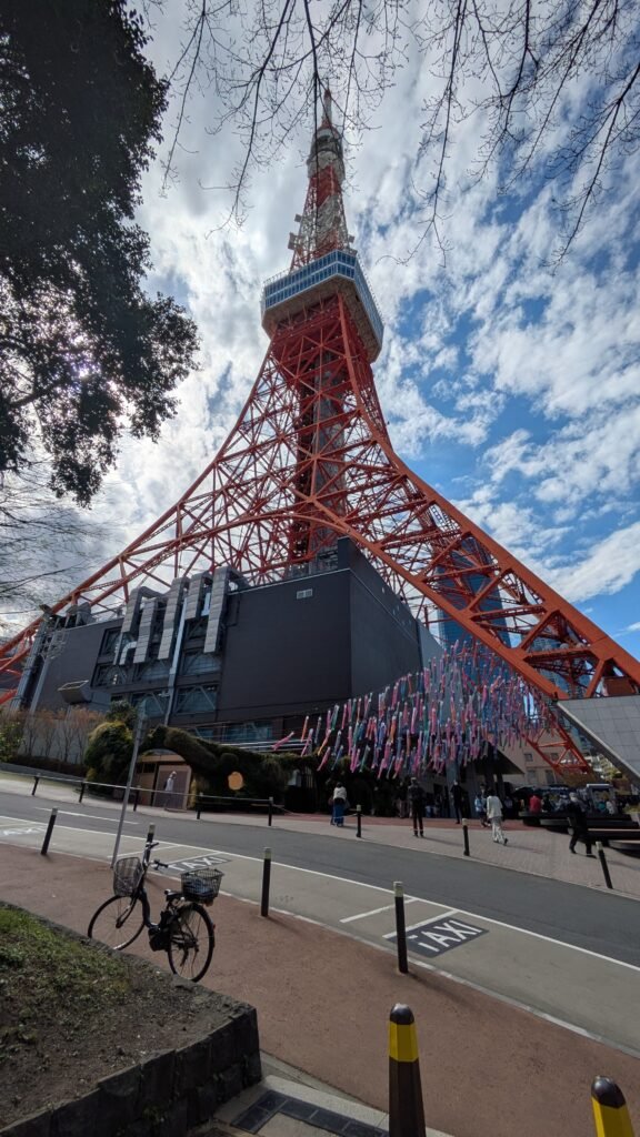 Tokyo Tower vue depuis le parc Shiba