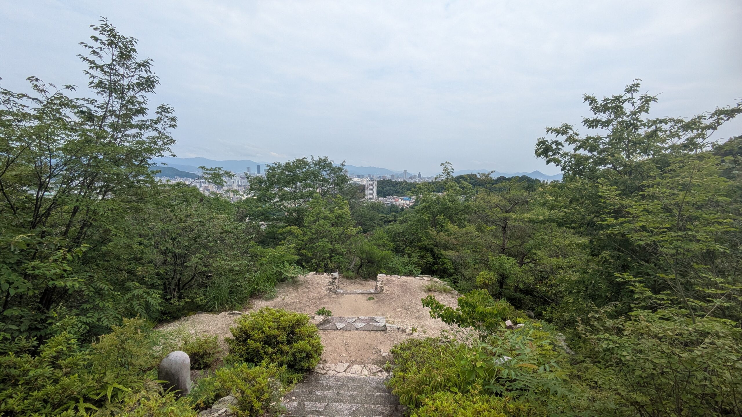 Vue sur Hiroshima depuis les hauteurs de Mitaki-dera