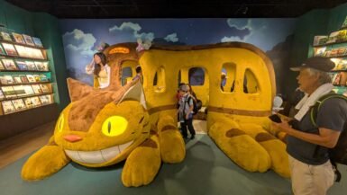 ghibli_park_chat_bus