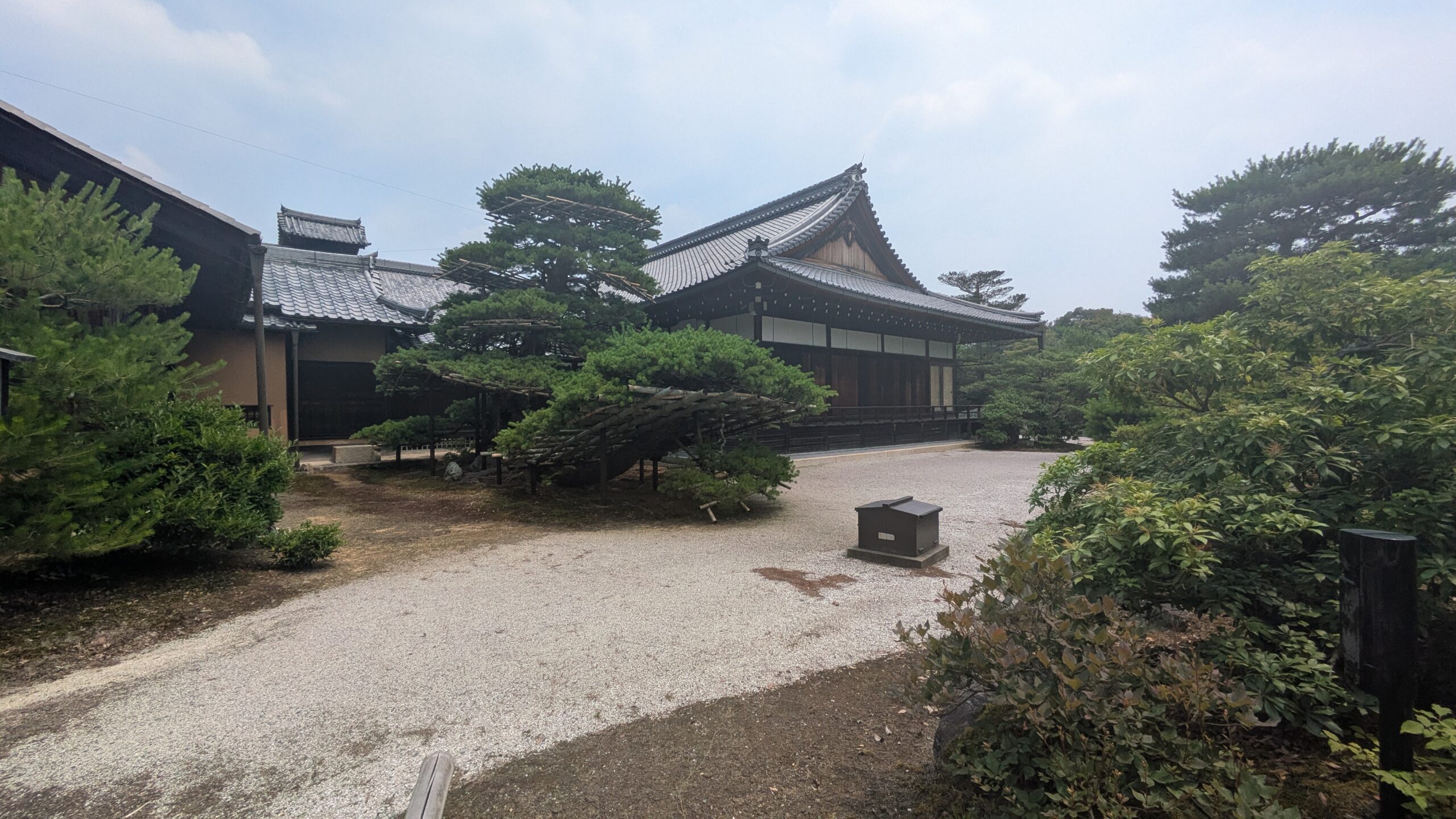 Jardin traditionnel près du Kinkaku-ji à Kyoto