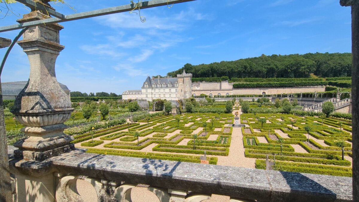 Jardins à la française et château de Villandry vus depuis la pergola